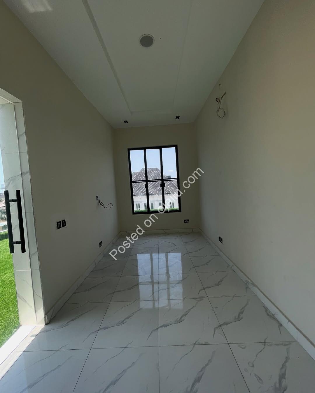 Lekki’s Ultimate 5-Bedroom Duplex with Rooftop Escape