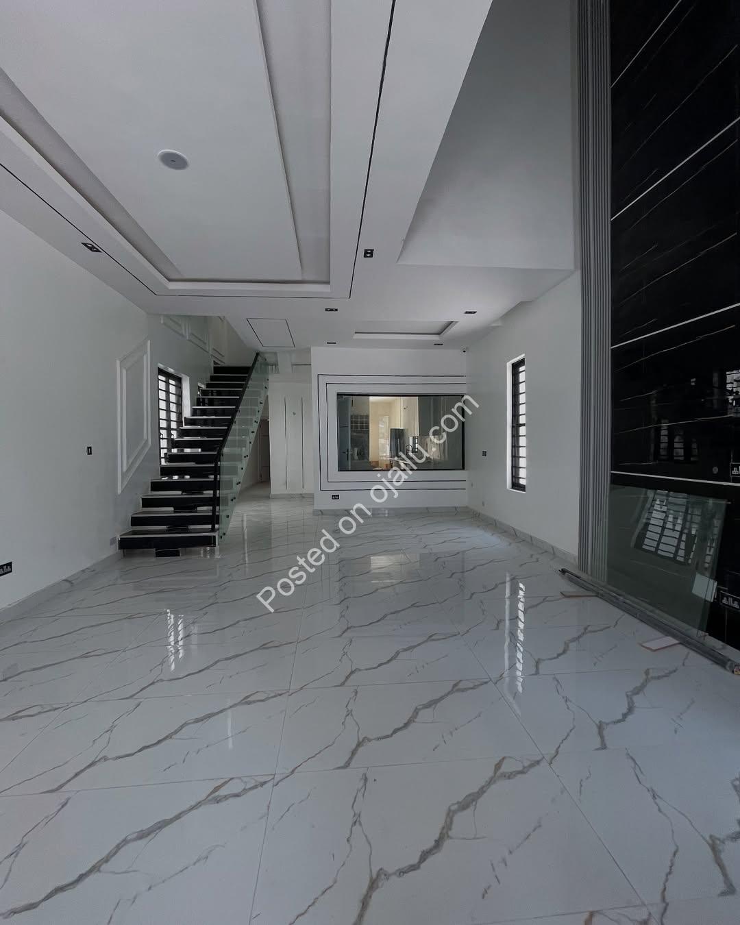 Lekki’s Ultimate 5-Bedroom Duplex with Rooftop Escape