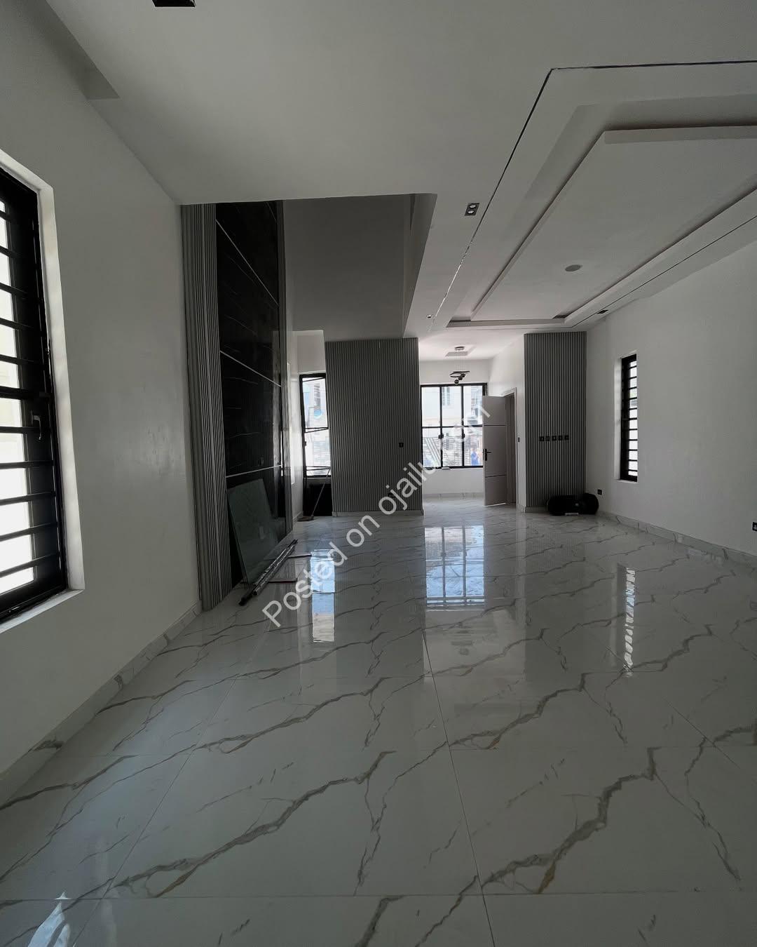 Lekki’s Ultimate 5-Bedroom Duplex with Rooftop Escape