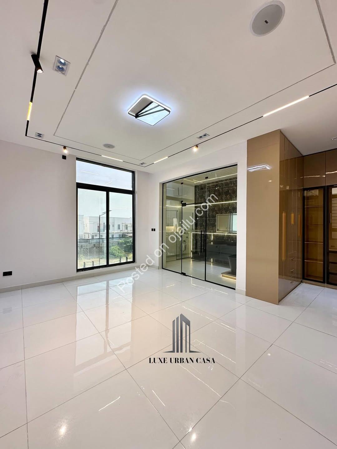 5-Bed Chevron Haven: Pool, Luxury & Security