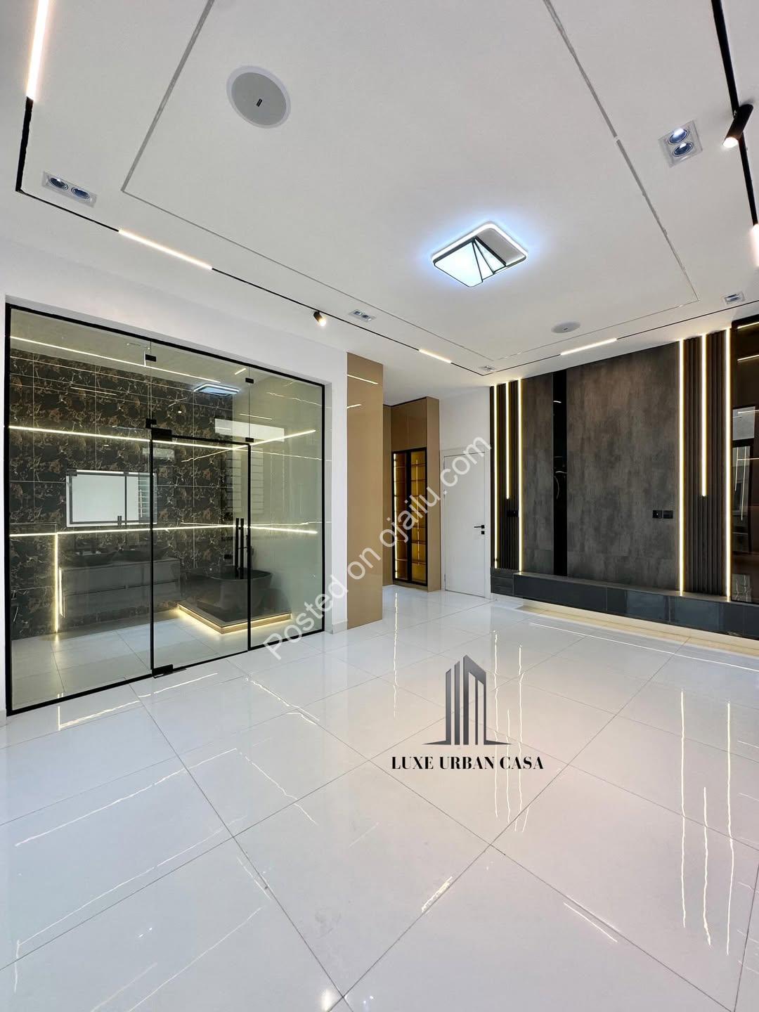 5-Bed Chevron Haven: Pool, Luxury & Security