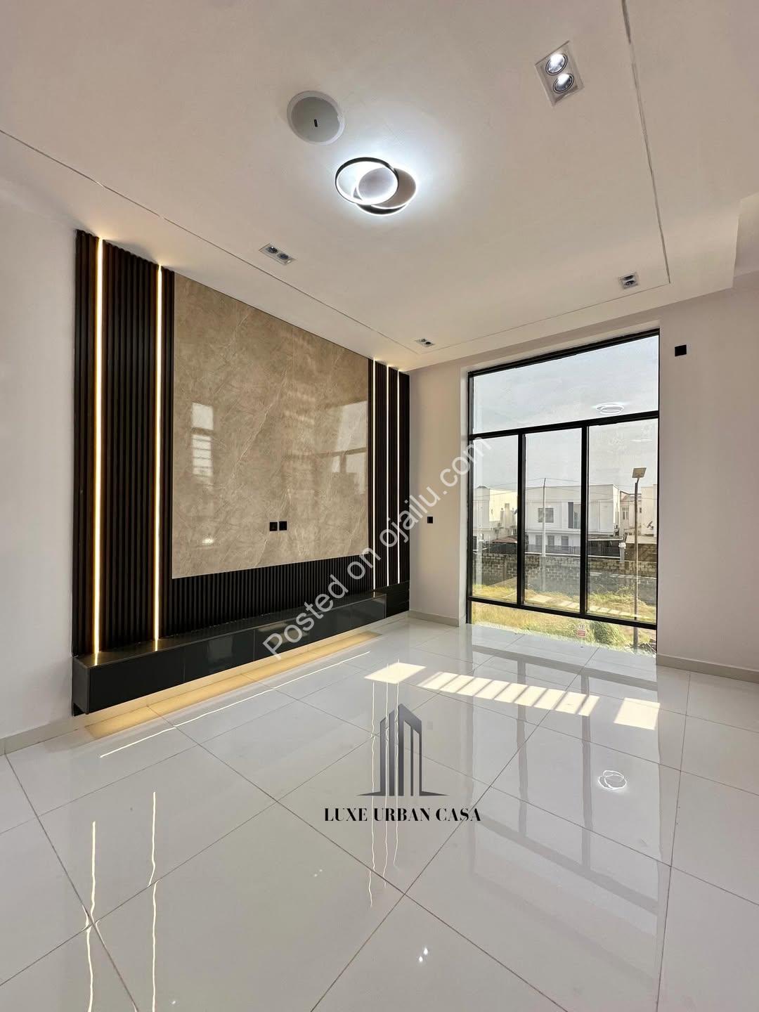 5-Bed Chevron Haven: Pool, Luxury & Security