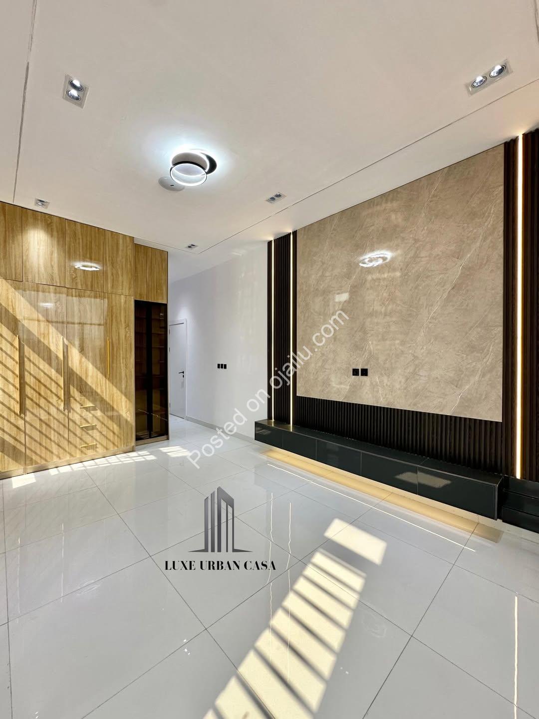 5-Bed Chevron Haven: Pool, Luxury & Security