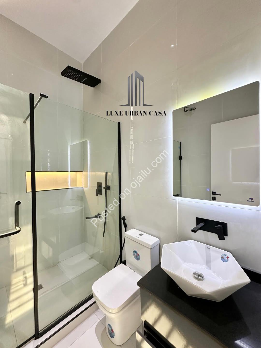 5-Bed Chevron Haven: Pool, Luxury & Security