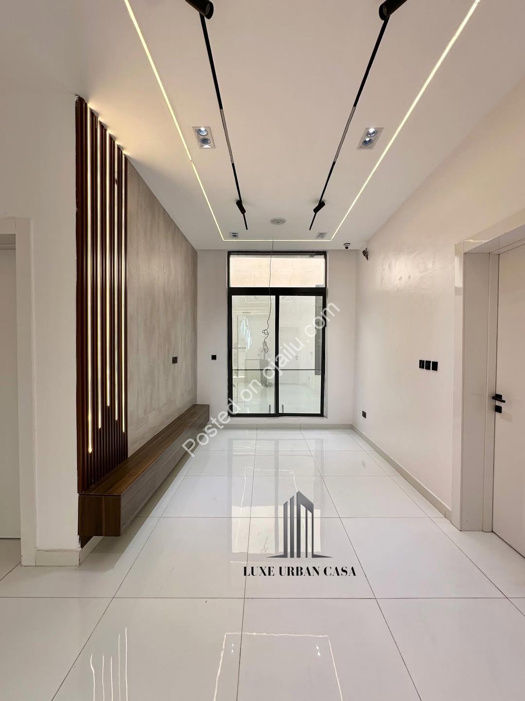 5-Bed Chevron Haven: Pool, Luxury & Security