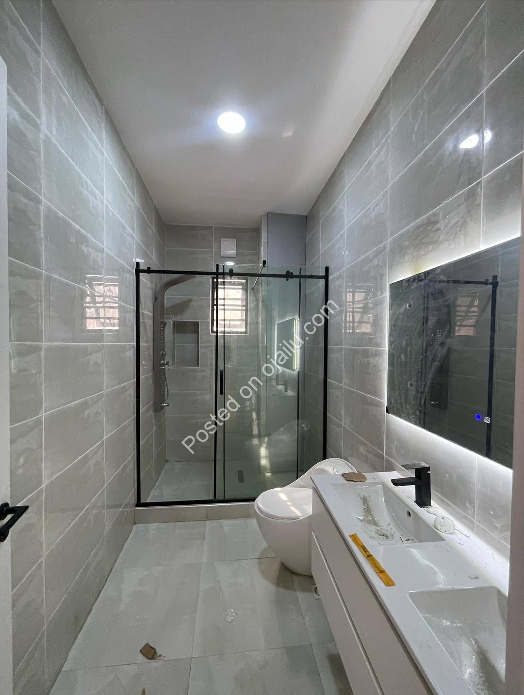 Lekki’s Ultimate 4-Bedroom Oasis with Pool & Gym