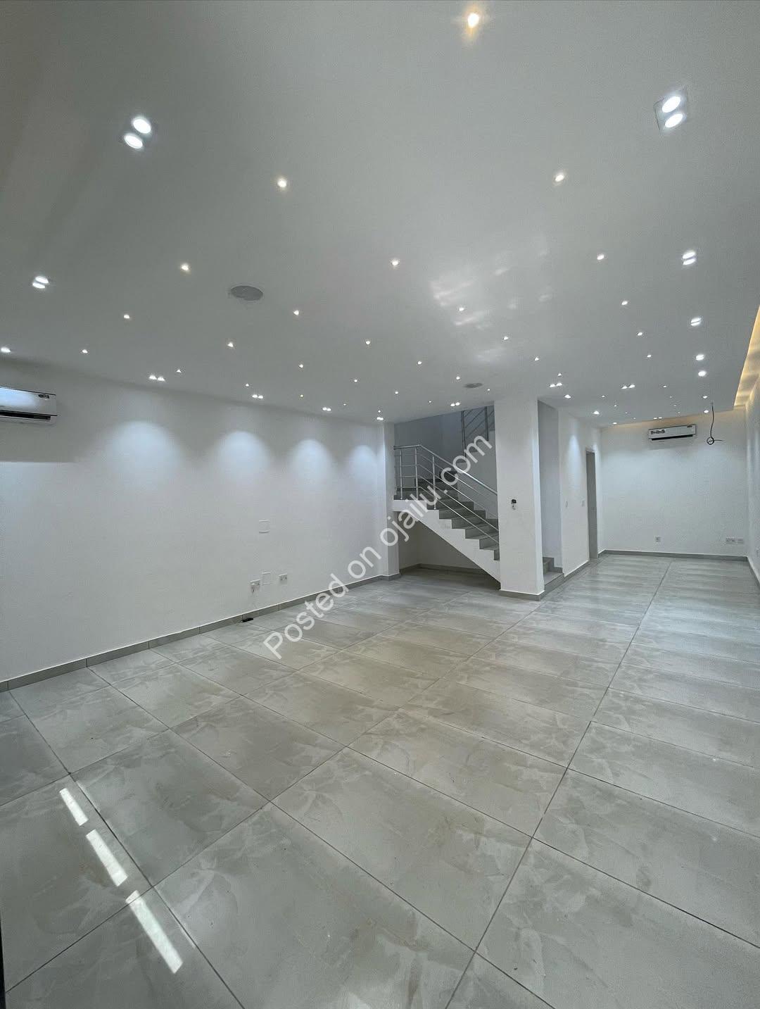 Lekki’s Ultimate 4-Bedroom Oasis with Pool & Gym