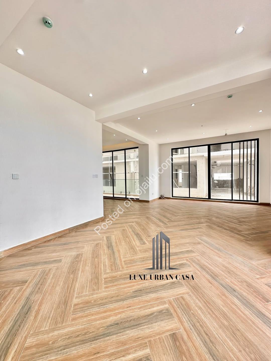 Elegant 4BR Terrace in Chevron | Premium Living