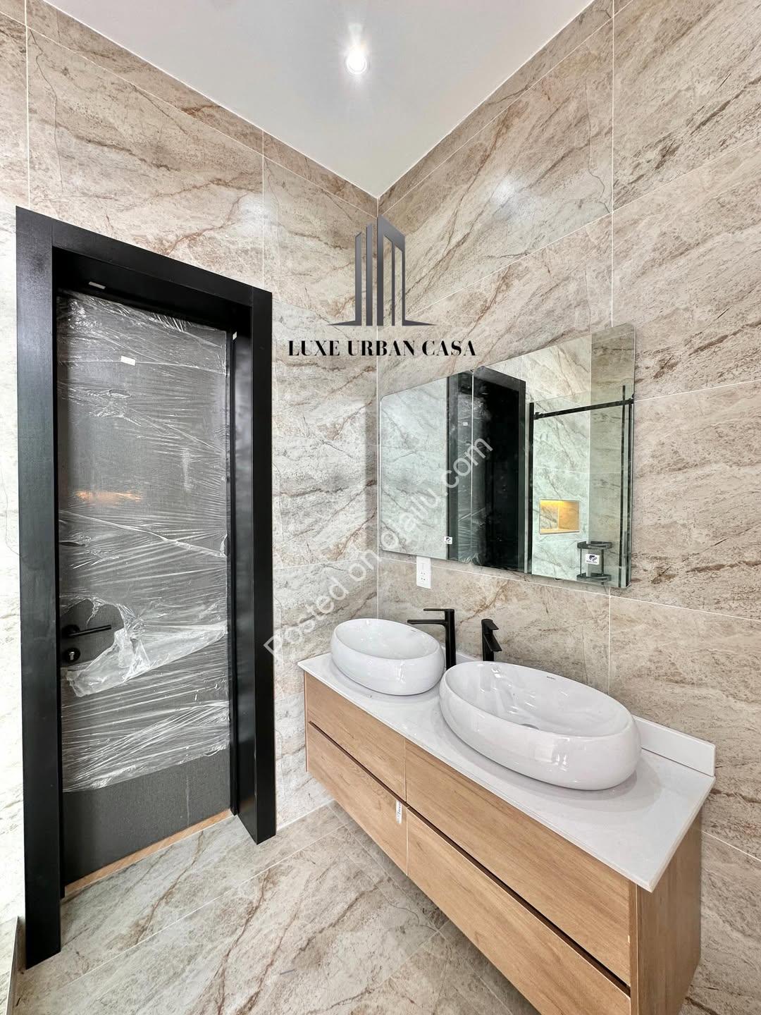 Elegant 4BR Terrace in Chevron | Premium Living