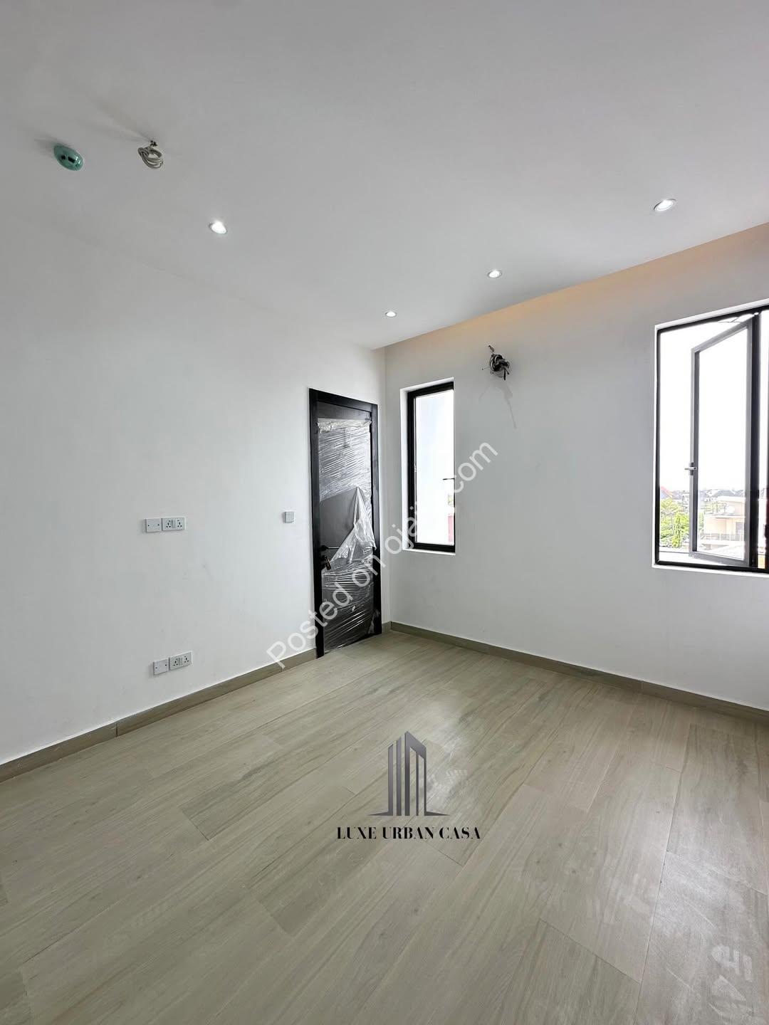 Elegant 4BR Terrace in Chevron | Premium Living