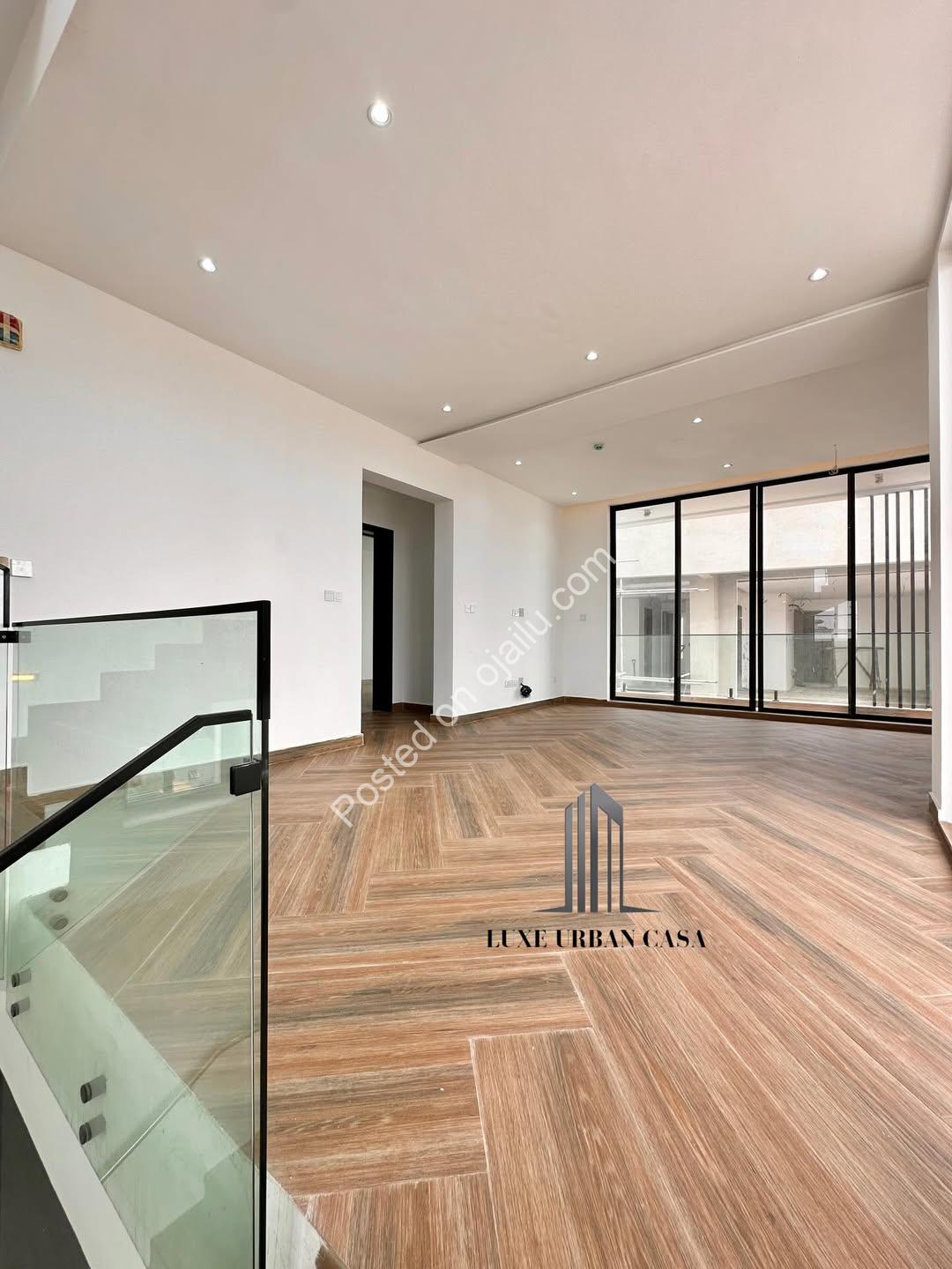 Elegant 4BR Terrace in Chevron | Premium Living