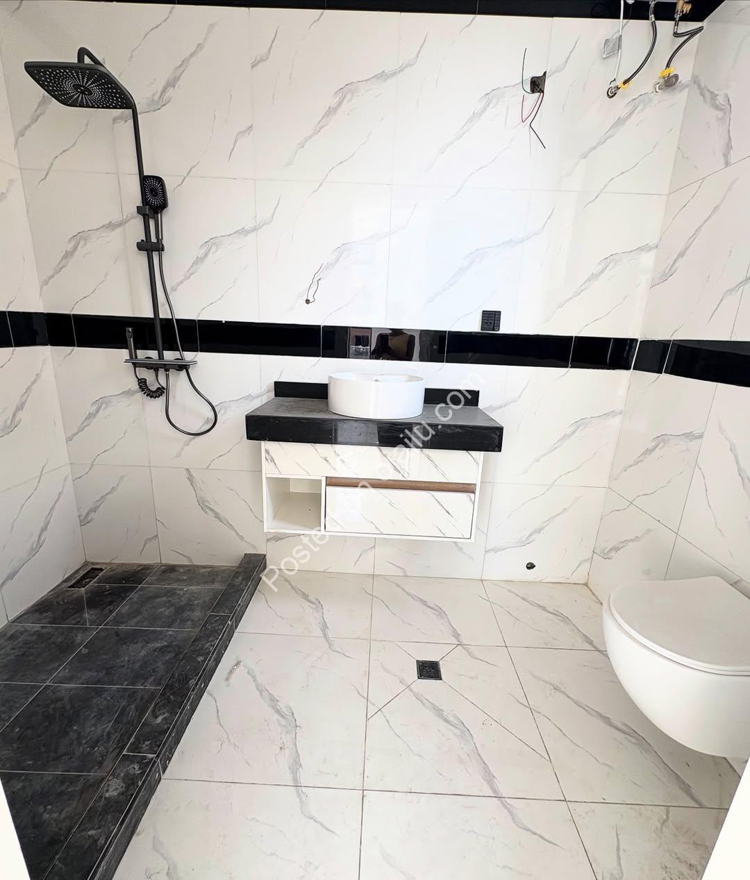 Lekki Phase 1 Gem: Spacious 2-Bed, All En-Suite