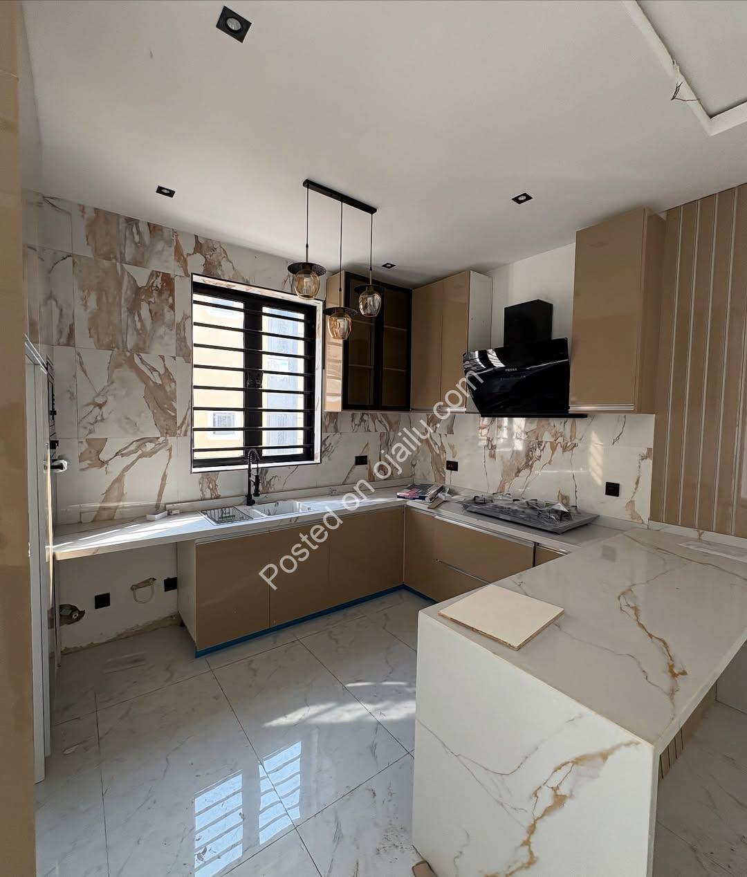 Lekki Phase 1 Gem: Spacious 2-Bed, All En-Suite