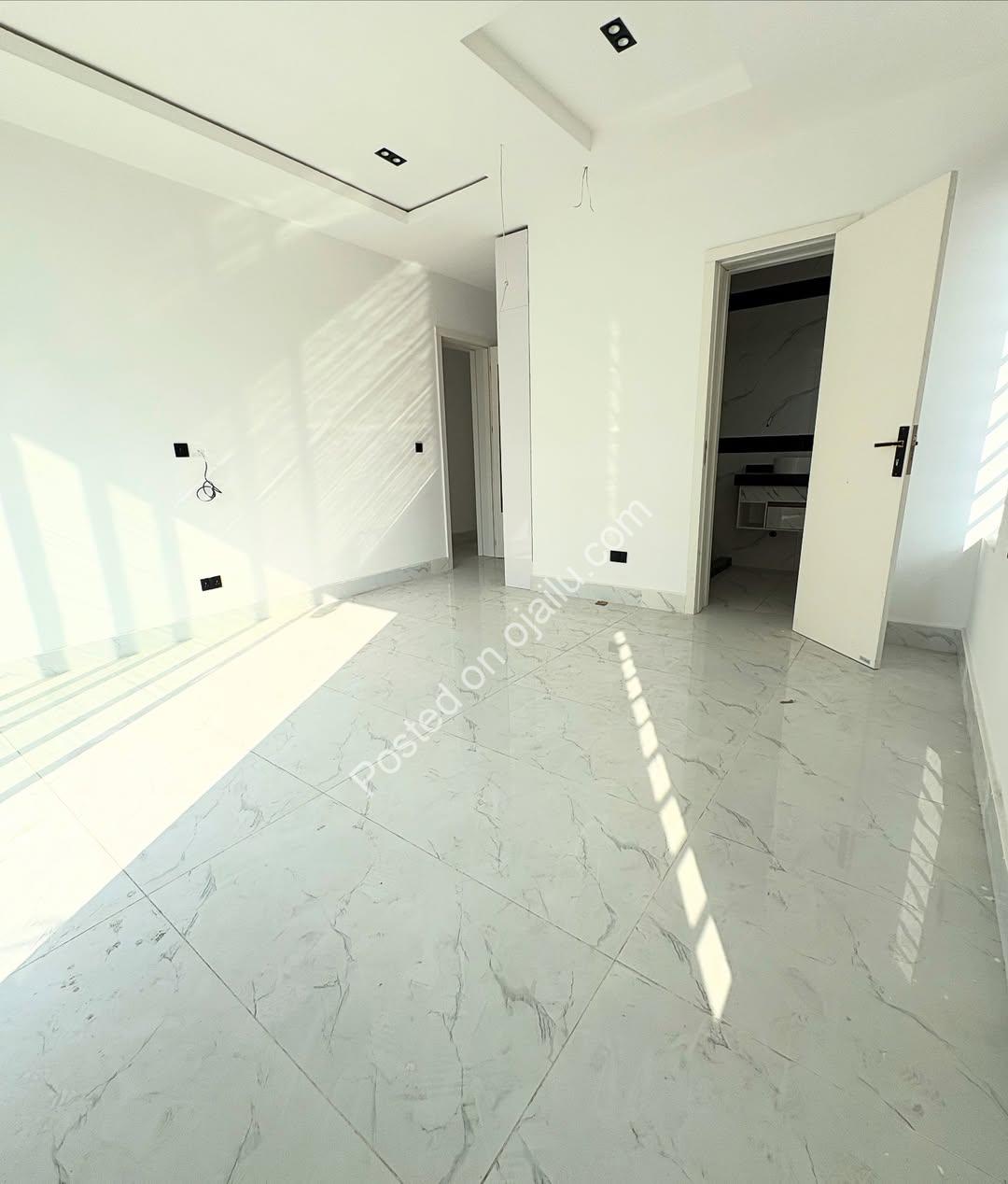 Lekki Phase 1 Gem: Spacious 2-Bed, All En-Suite