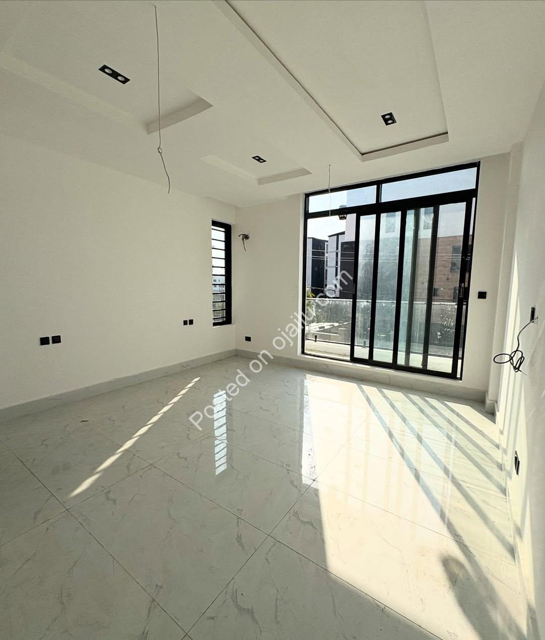 Lekki Phase 1 Gem: Spacious 2-Bed, All En-Suite