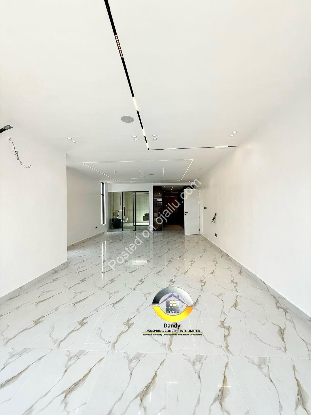 Opulent 5-Bed Duplex with Pool, Cinema & Rooftop Terrace