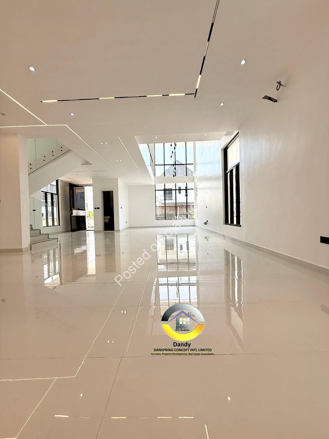 Opulent 5-Bed Duplex with Pool, Cinema & Rooftop Terrace