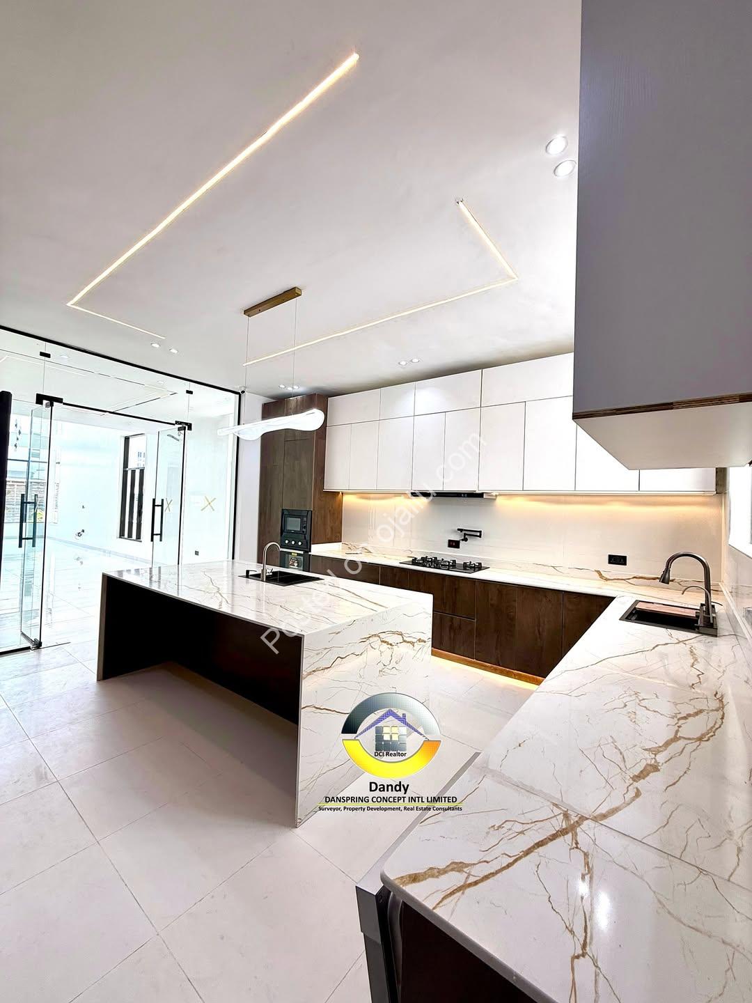 Opulent 5-Bed Duplex with Pool, Cinema & Rooftop Terrace