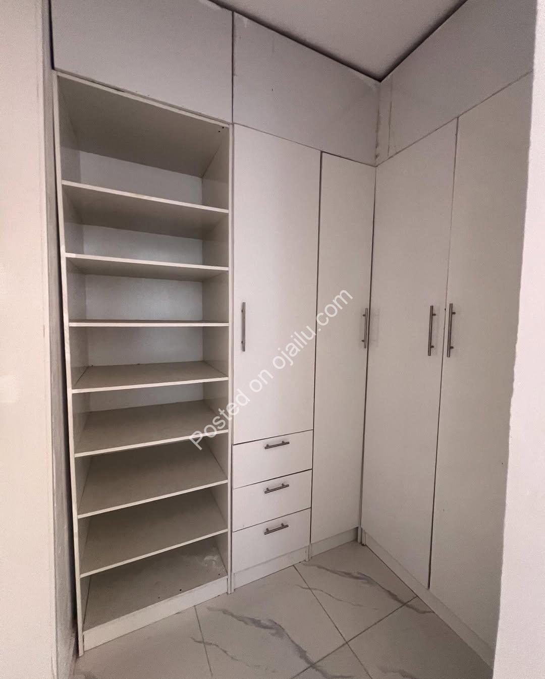 4-Bed Ikota Haven: En-Suite Luxury & Modern Comforts Await