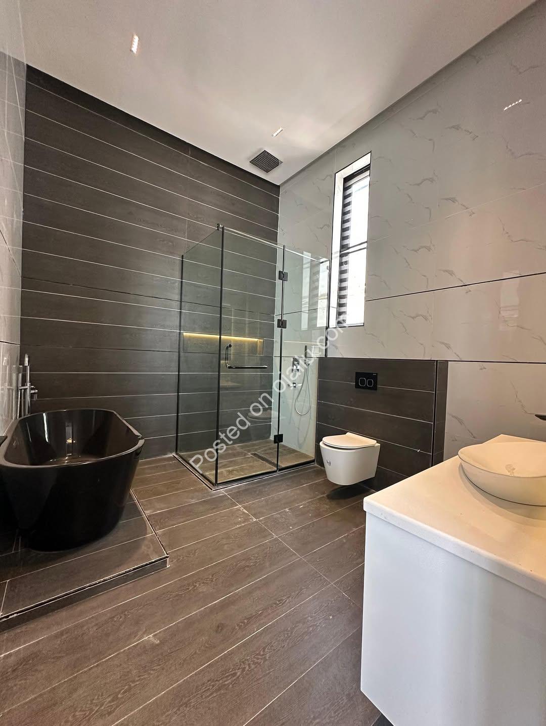 Stunning 5-Bedroom Duplex in Lekki County