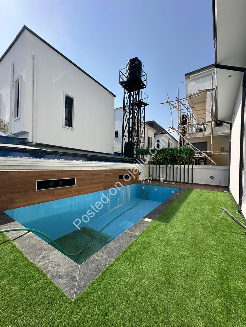 Stunning 5-Bedroom Duplex in Lekki County