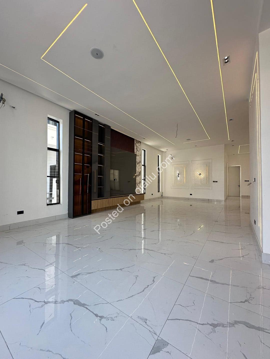 Stunning 5-Bedroom Duplex in Lekki County