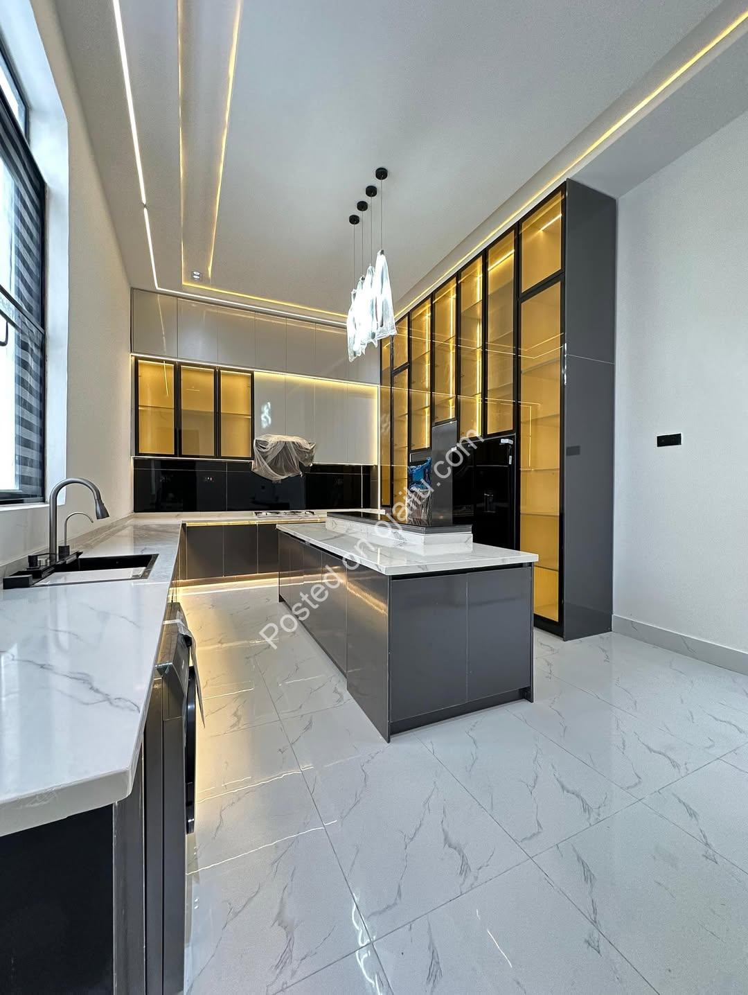 Stunning 5-Bedroom Duplex in Lekki County