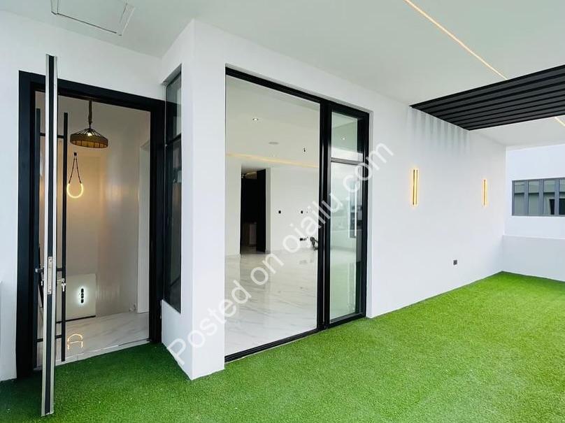 Luxury 5-Bedroom Oasis with Cinema & Pool in Lekki