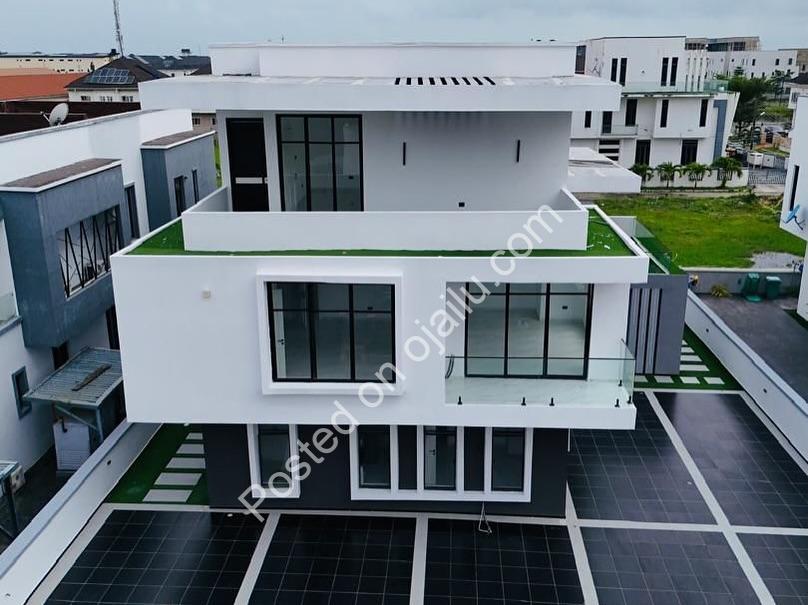 Luxury 5-Bedroom Oasis with Cinema & Pool in Lekki