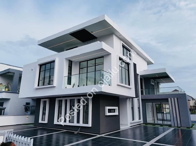 Luxury 5-Bedroom Oasis with Cinema & Pool in Lekki
