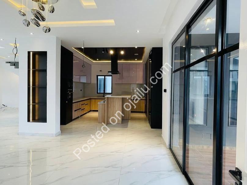 Luxury 5-Bedroom Oasis with Cinema & Pool in Lekki