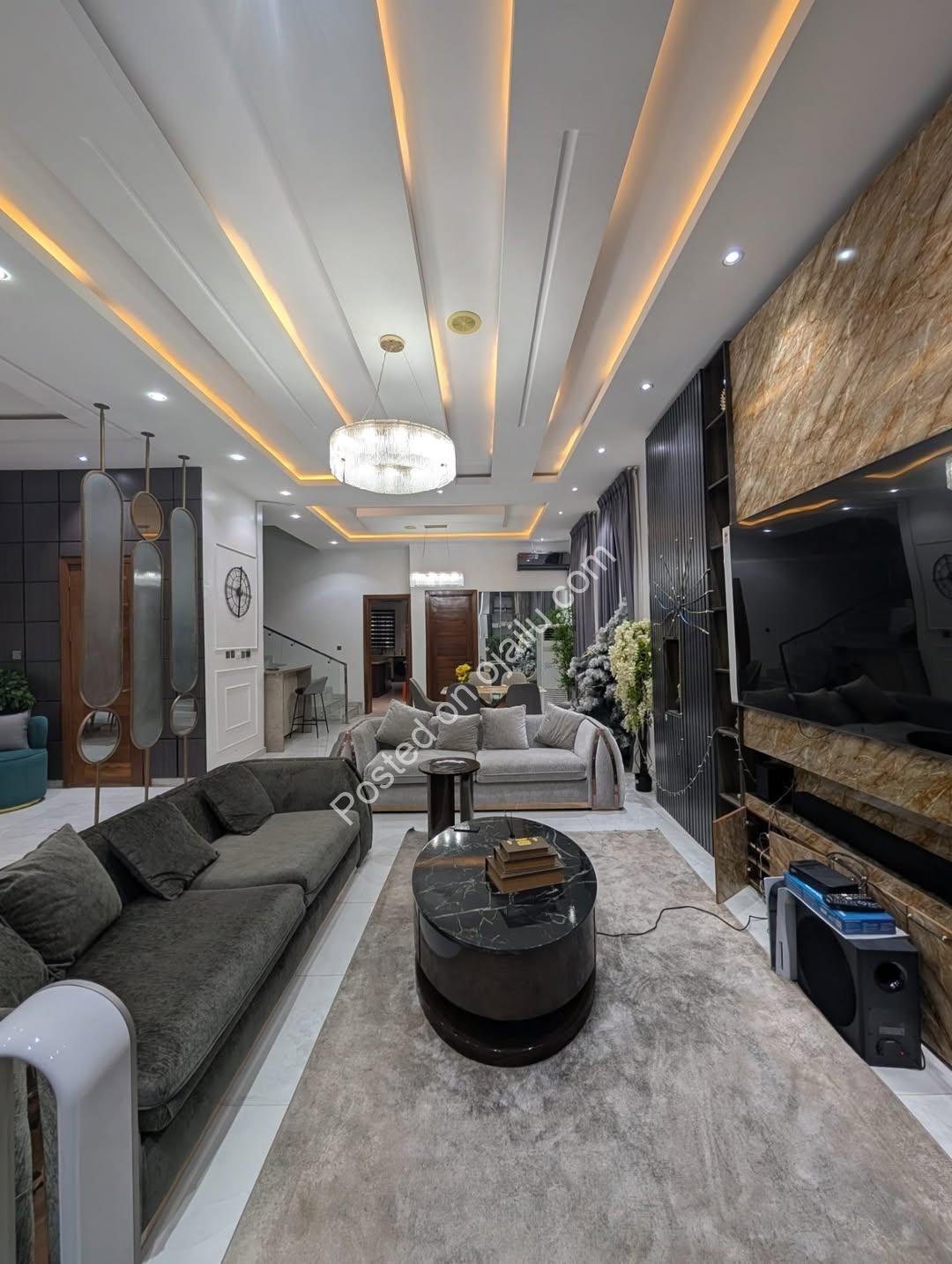 Sleek 5-Bed Duplex with Pool & Jacuzzi in Lekki