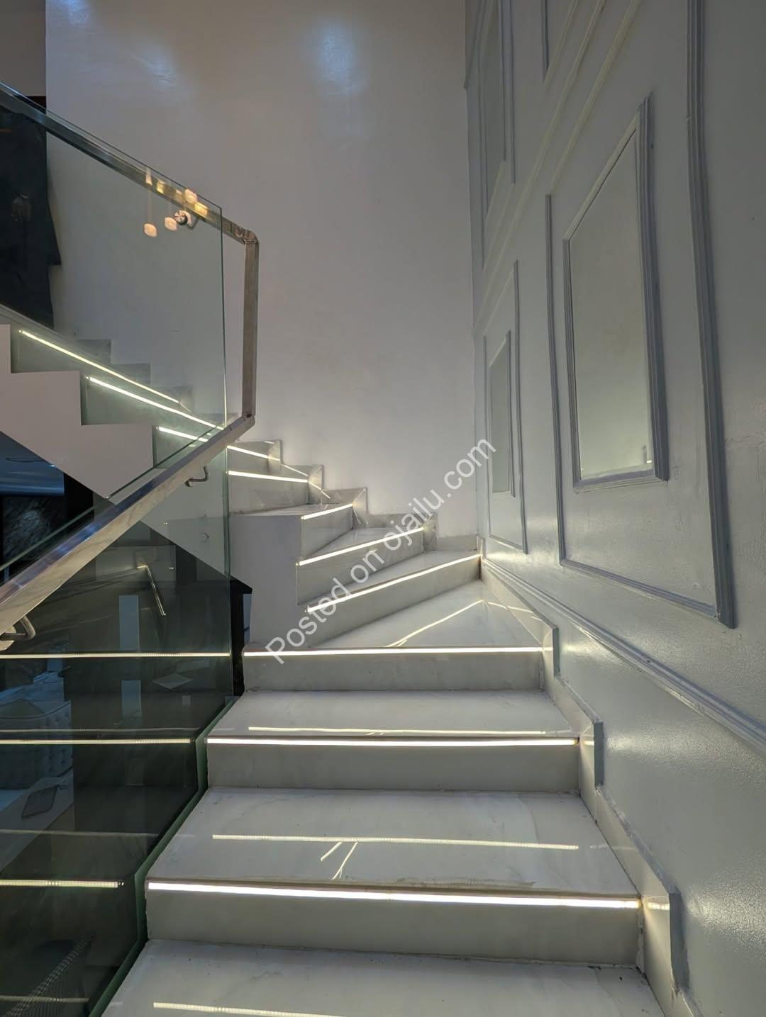 Sleek 5-Bed Duplex with Pool & Jacuzzi in Lekki