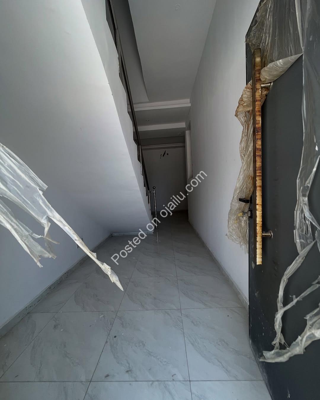 Elegant 4-Bed Terrace Duplex with Rooftop Oasis in Lekki