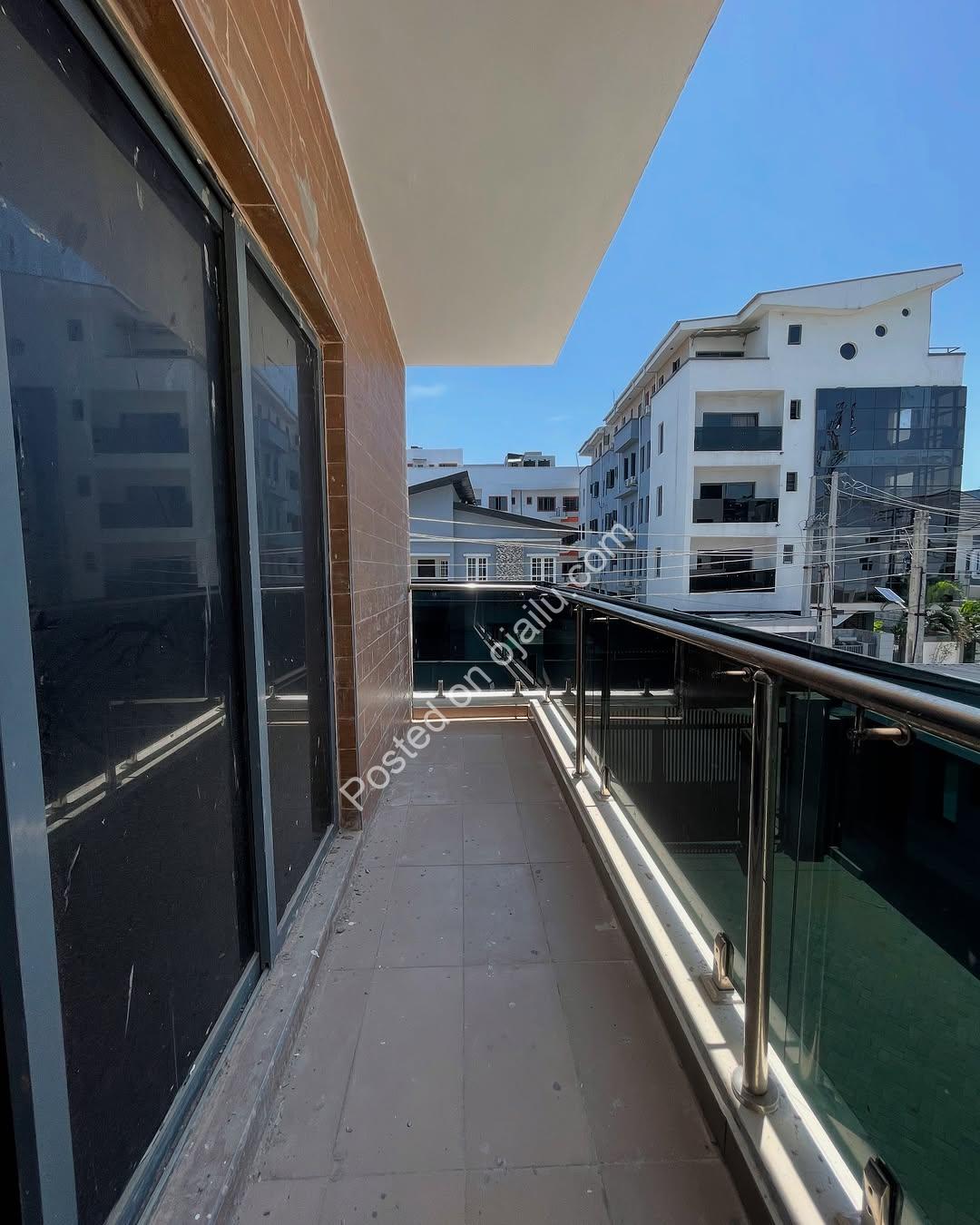 Elegant 4-Bed Terrace Duplex with Rooftop Oasis in Lekki