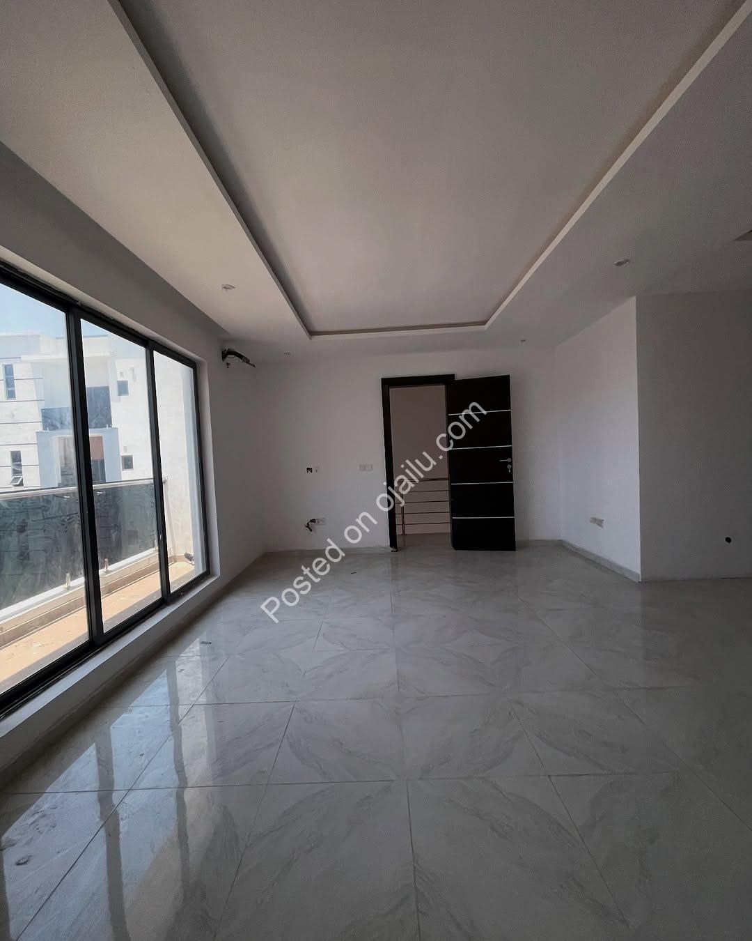 Elegant 4-Bed Terrace Duplex with Rooftop Oasis in Lekki