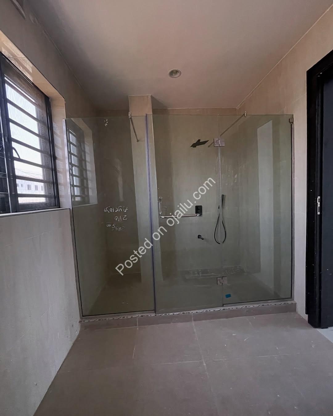 Elegant 4-Bed Terrace Duplex with Rooftop Oasis in Lekki