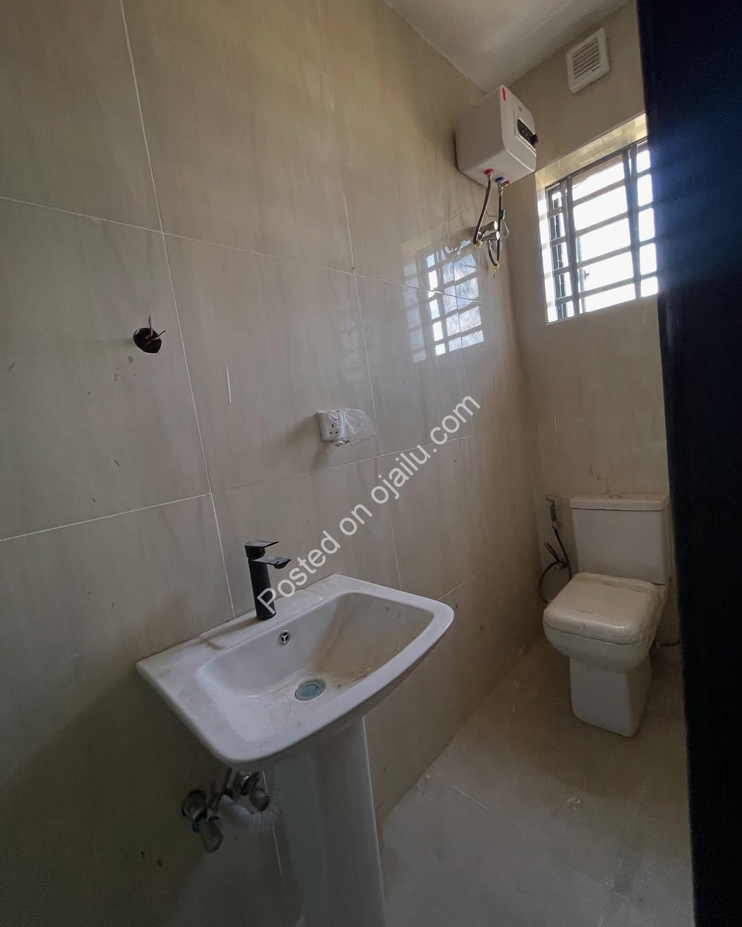 Elegant 4-Bed Terrace Duplex with Rooftop Oasis in Lekki