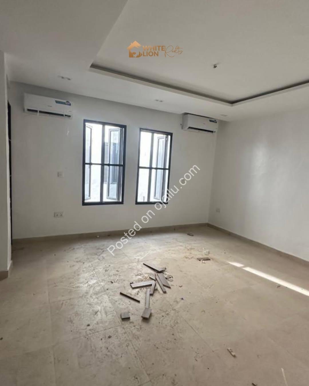 Lekki’s Finest: 4-Bed Terrace Duplex with Jacuzzi & C of O