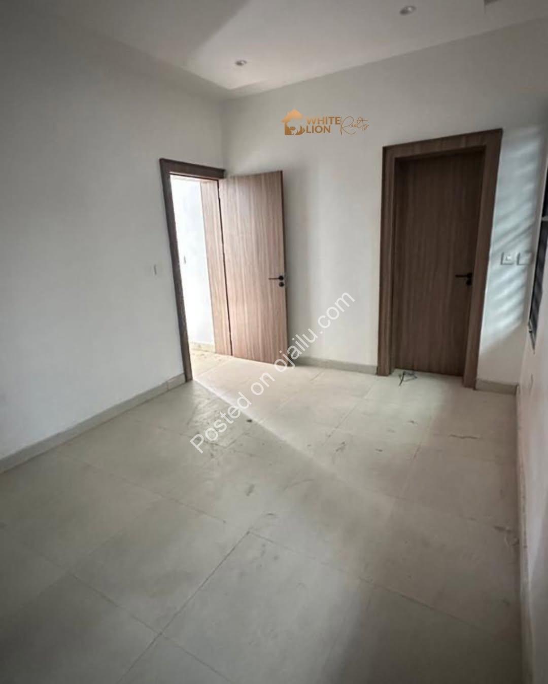 Lekki’s Finest: 4-Bed Terrace Duplex with Jacuzzi & C of O