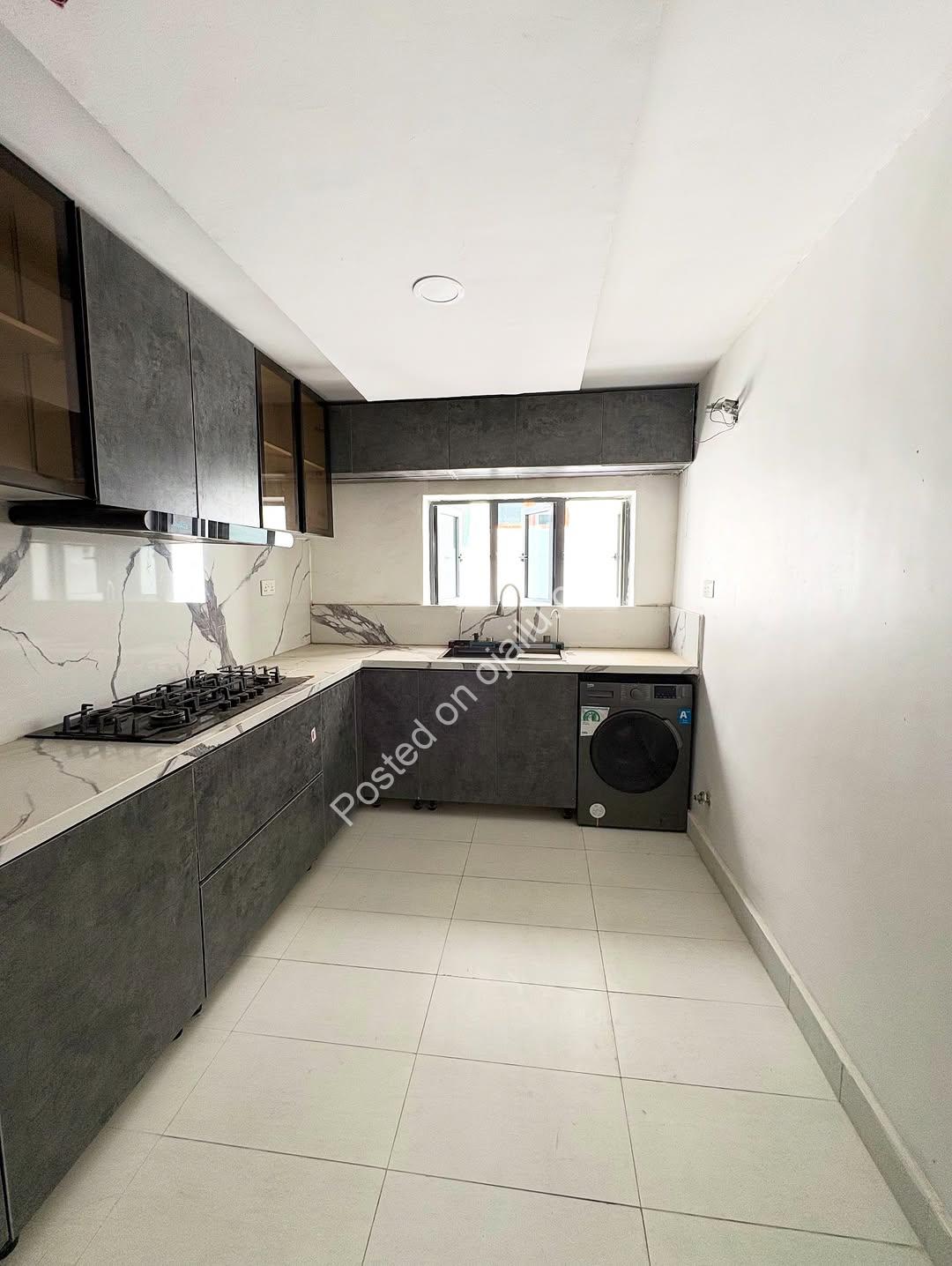 Elevator-Equipped 2BR in Secure Ikate Estate