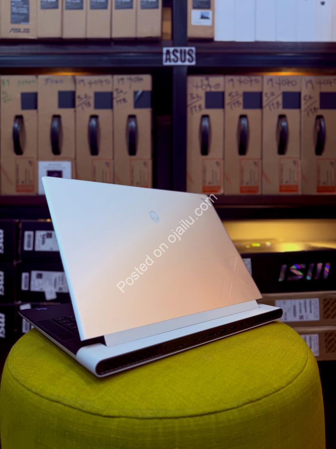 Alienware X16: RTX 4090 Beast, 240Hz QHD+ Display