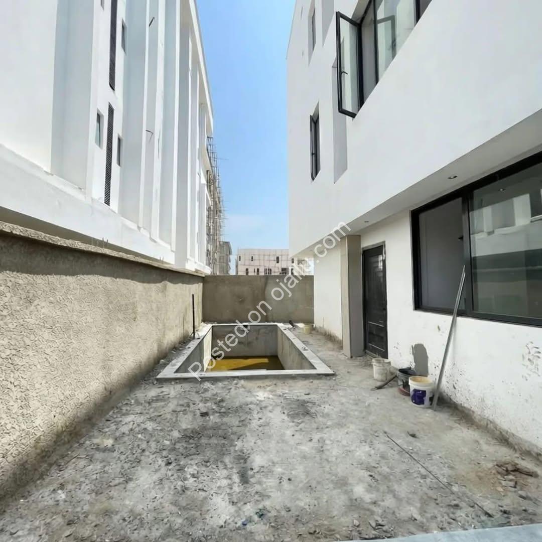 Dream Home with Private Pool & Cinema in Lekki