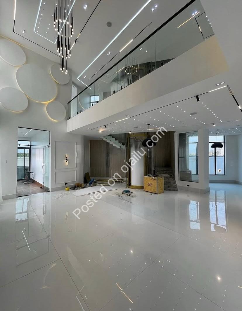 Elegant 5-Bedroom Haven in Prime Lekki