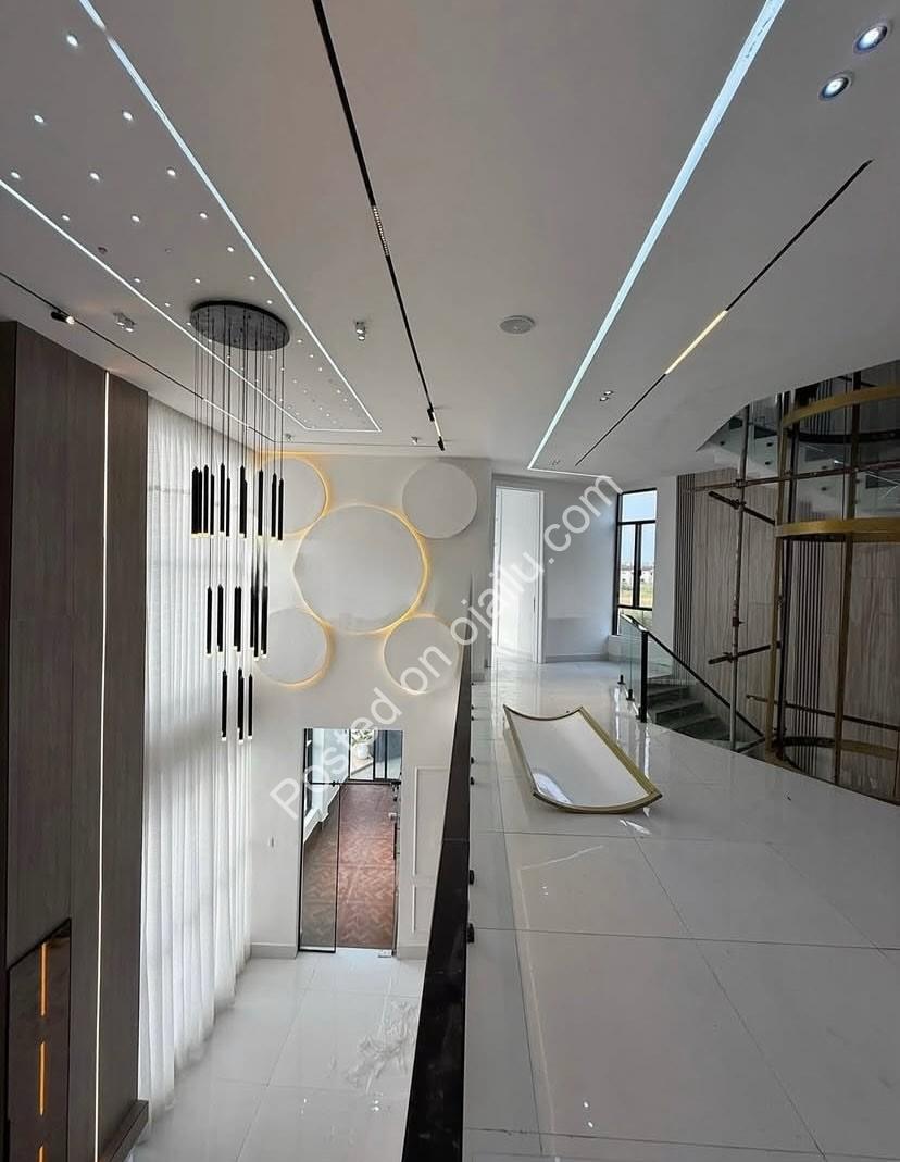 Elegant 5-Bedroom Haven in Prime Lekki