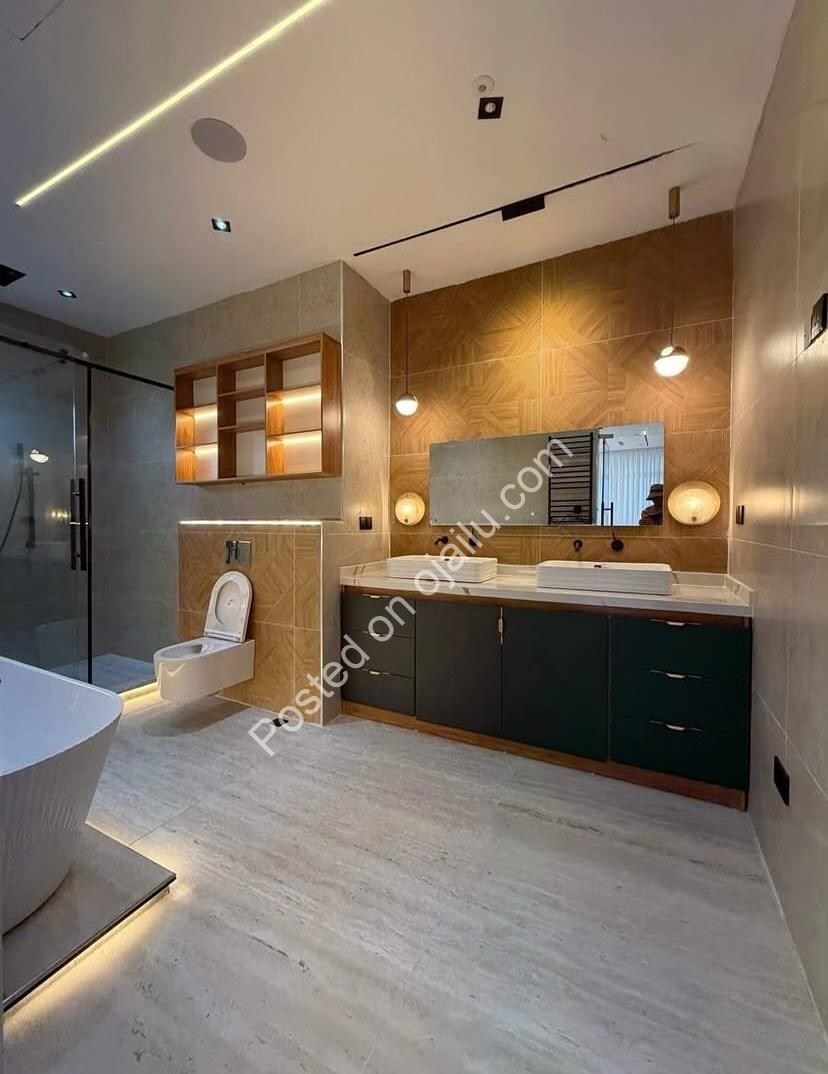 Smart 5-Bed Ikate Palace: Tech-Forward Luxury