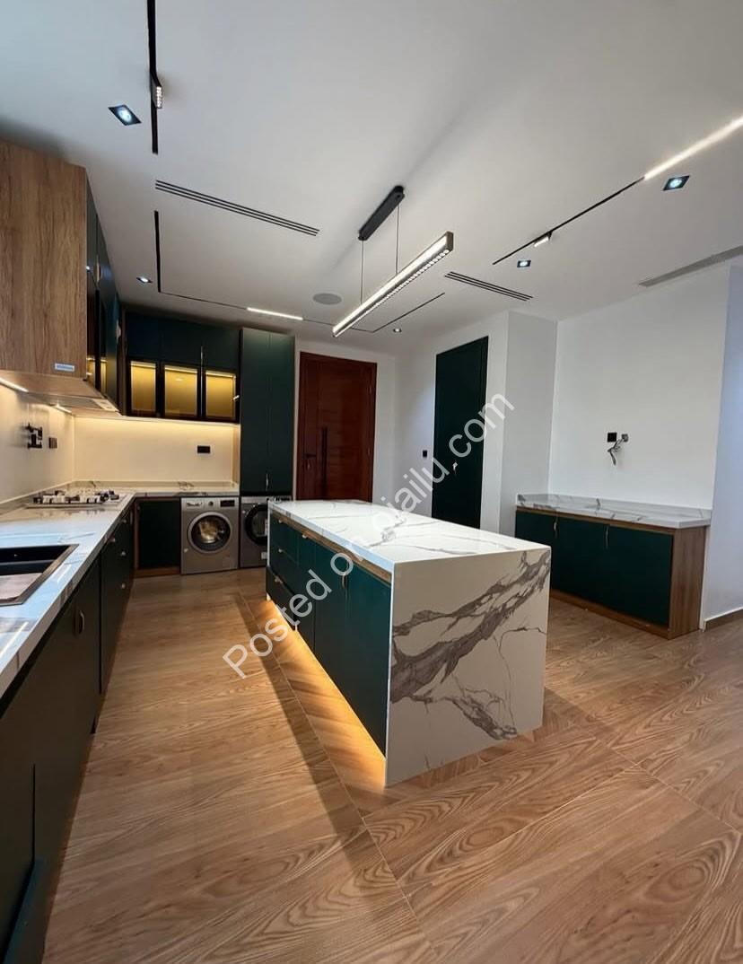 Smart 5-Bed Ikate Palace: Tech-Forward Luxury