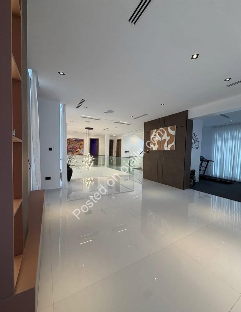 Smart 5-Bed Ikate Palace: Tech-Forward Luxury