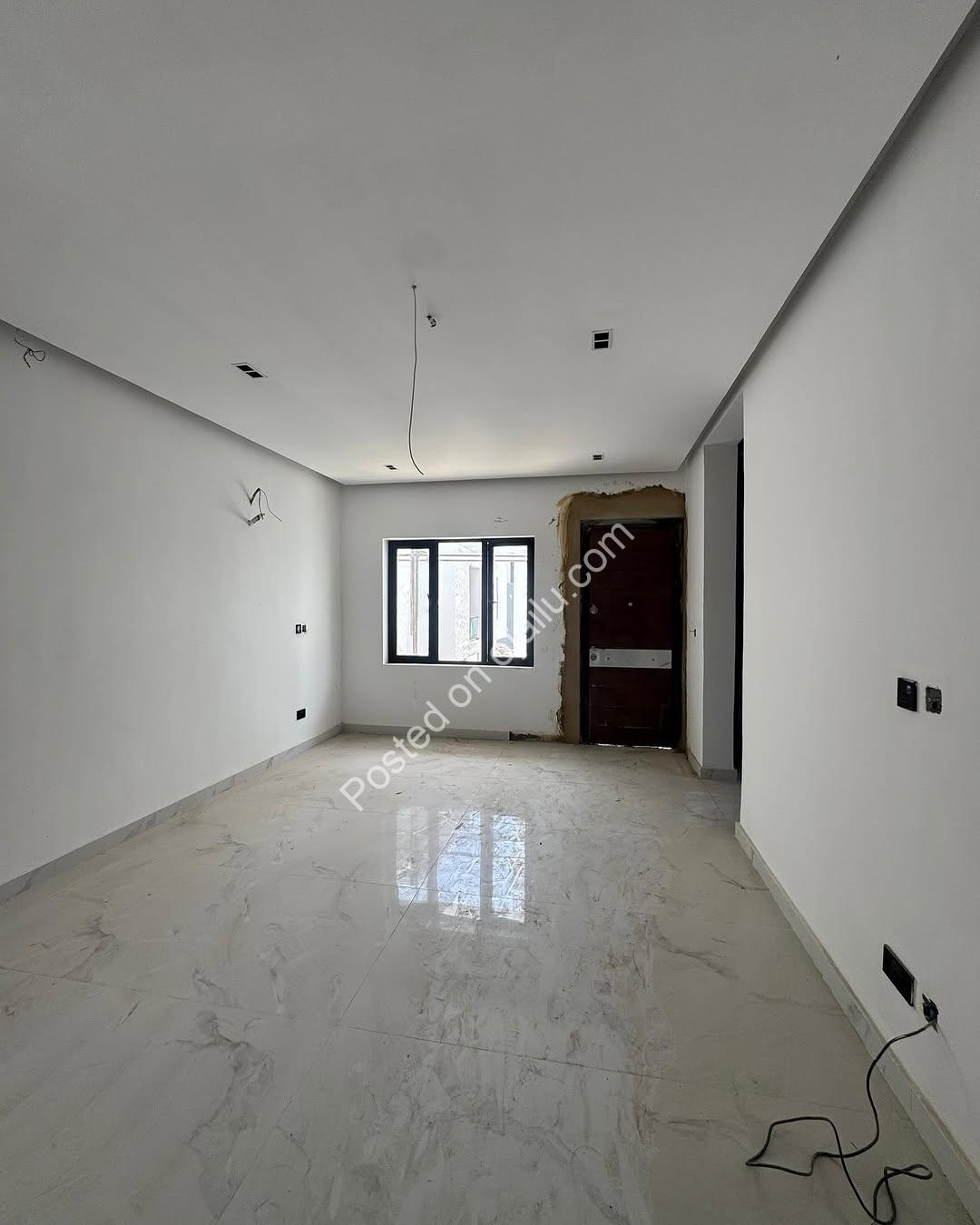 5-Bed Lekki Haven: Pool, En-Suite Bliss & Luxury Amenities