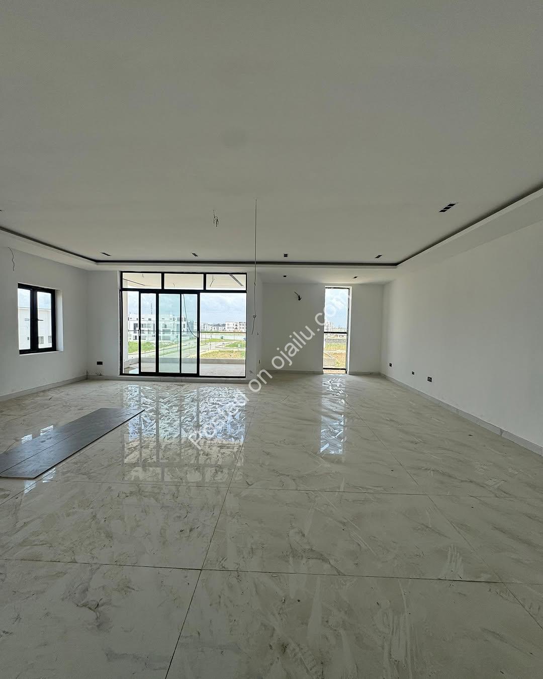 5-Bed Lekki Haven: Pool, En-Suite Bliss & Luxury Amenities